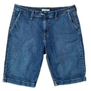 Levi's Blue Jean Shorts Classic Walking Style Side Pockets Button‎ Back Pockets